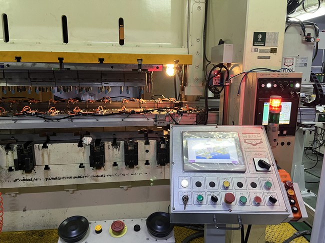 三次元機械手主要由哪些部分組成？