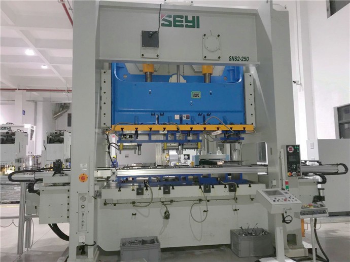 沖床三次元機械手在沖床沖壓自動化中的應(yīng)用優(yōu)勢解析